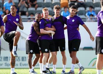 مانشستر سيتي يستعيد خدمات مدافعه قبل مباراة برايتون