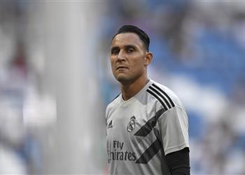 حارس إشبيلية يدخل دائرة اهتمامات ريال مدريد لخلافة نافاس