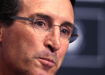 بسبب الانتقادات لضعف مراقبته لمحمد صلاح إيمري مدافع ا عن لويز كان تصرفه ذكي ا