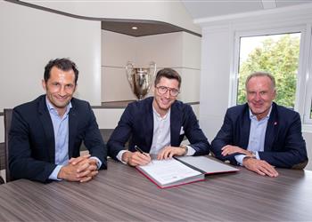 رسمي ا بايرن ميونيخ ي علن تمديد عقد ليفاندوفسكي