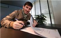 أبطال الثنائية ميسي غير مستعجل لتجديد عقده مع برشلونة