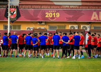 الأهلي يقرر إضافة 4 لاعبين فى القائمة المحلية وتأجيل قيد كريم نيدفيد ومؤمن زكريا ليناير