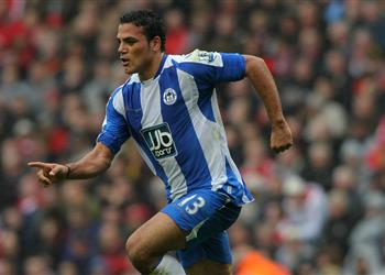 بالصور عمرو زكي يتعرض لحادث سير مروع وينقل إلى المستشفى