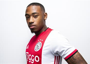 رسمي ا أياكس يستعير مدافع تشيلسي