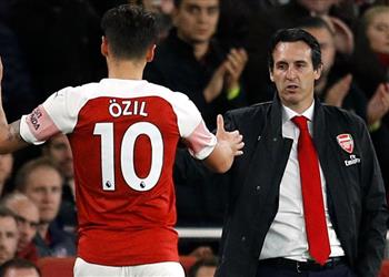 إيمري ينفى رحيل أوزيل وي لمح لإمكانية مشاركته ضد توتنهام في ديربي لندن