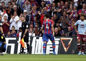 بعد طرده تريزيجيه يحصل على أسوأ تقييم في مباراة أستون فيلا وكريستال بالاس