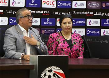 عمرو الجنايني يكشف تفاصيل حفل تسليم درع الدوري للنادي الأهلي وعمرو أديب يرد ما هو عندهم على طول