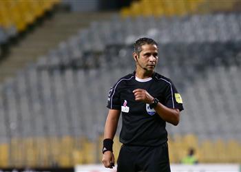 محمود عاشور حكم ا لمباراة بيراميدز وبتروجيت في كأس مصر