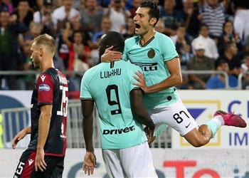 كونتي يدعم لوكاكو الإيطاليون بحاجة لتعلم الاحترام