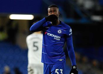 رسمي ا تشيلسي يجدد عقد مدافعه