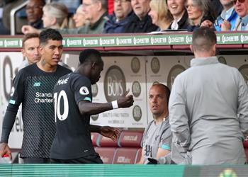 بعد أزمتهما أمام بيرنلي أسطورة ليفربول منافسة محمد صلاح وماني صحية