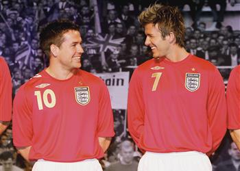 أسطورة مانشستر يونايتد يحلم بتدريب المنتخب الإنجليزي