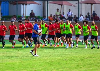 مران الأهلي حسين الشحات يحرز هدف ا عالمي ا وتدريبات قوية لحراس المرمى وفايلر يعالج أخطاء التمرير