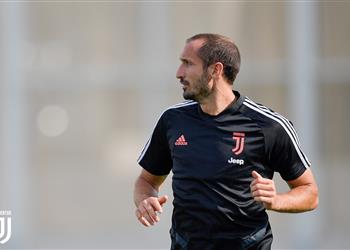 يوفنتوس يصدر بيان ا رسمي ا بشأن جراحة الرباط الصليبي لكيلليني