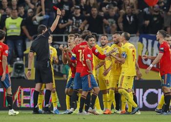 يورينتي لا أعرف سبب طردي ضد رومانيا ولماذا لا يتم تطبيق الـVAR في التصفيات