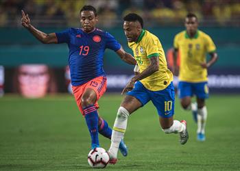 فيديو نيمار ينجو من إصابة قوية بعد تدخل عنيف من دافينسون سانشيز