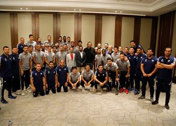 صور مالك بيراميدز يحفز لاعبيه قبل مواجهة الزمالك في نهائي كأس مصر