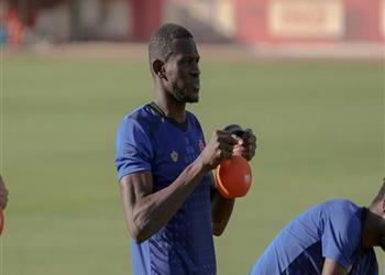 وكيل كوليبالي مدافع الأهلي السابق يصل المغرب لفسخ التعاقد مع الرجاء