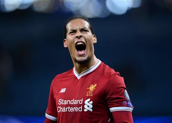 بسبب تمريراته جماهير ليفربول تشبه فان دايك بستيفن جيرارد