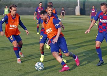 ميسي وسواريز وجريزمان يستعدون للظهور الأول مع ا أمام فالنسيا
