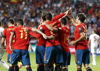 روبيرت مورينو سعيد باحترافية المنتخب الإسباني ضد جزر الفارو