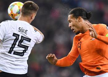 فان دايك يشيد بمدافع بايرن ميونخ ويرشحهم للفوز بدوري أبطال أوروبا