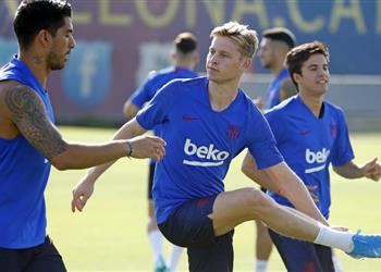 سواريز يعود لتدريبات برشلونة قبل مباراة فالنسيا وميسي يواصل الغياب