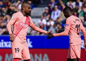 برنس بواتينج ديمبيلي مثل الطفل الصغير الذي يلعب بالمال