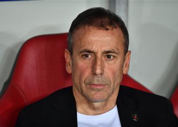 مدرب بشكتاش محمد النني كان مخطئ ا في تصرفه أمام لاعب غازي شهير ولكن