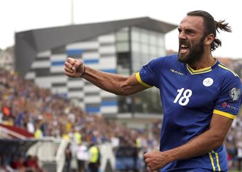 مانشستر يونايتد وتوتنهام يتنافسان على لاعب منتخب كوسوفو