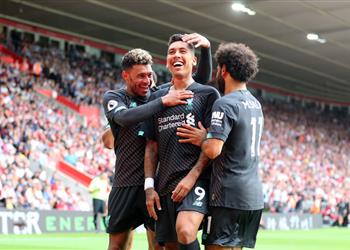 بعد تمريرته السحرية لمحمد صلاح لاعب ليفربول السابق على اللاعبين الصغار التعلم من فيرمينو