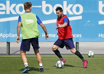 ميسي يواصل تدريباته الجماعية مع برشلونة وعودة نيتو قبل مواجهة بوروسيا دورتموند