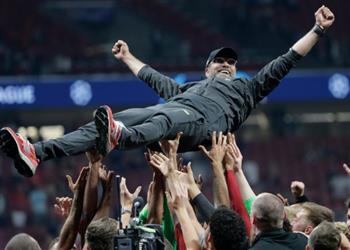 الأولى وصيف والثانية بطل ماذا فعل ليفربول في مباراة الافتتاح النسختين الماضيتين قبل مواجهة نابولي الليلة