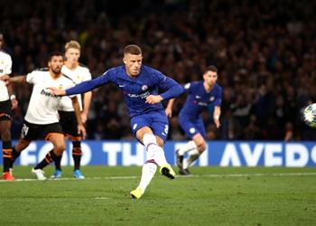 ويليان يرفض لوم باركلي على إهدار ركلة الجزاء ضد فالنسيا