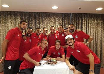 مدرب الأهلي السابق يوجه رسالة للمحترفين والمنتخب الوطني