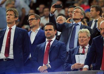 أوفرمارس يعترف رئيس ريال مدريد قام بالاعتداء على فان دير سار بعد فوز أياكس عليهم في دوري الأبطال