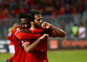 بالفيديو مروان محسن يغادر مباراة الأهلي وسموحة مصاب ا