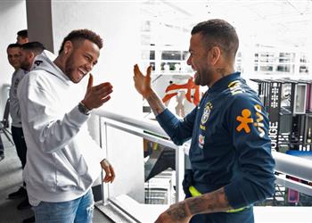 رغم بقاءه في باريس سان جيرمان ألفيس يعترف سعادة نيمار في برشلونة