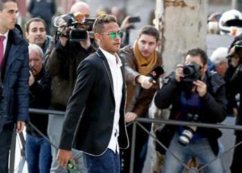 نيمار يعود إلى برشلونة للامتثال أمام المحكمة