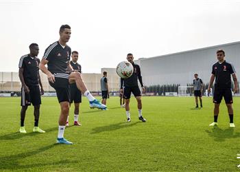 بعد تعافيه من الإصابة رونالدو يعود لتدريبات يوفنتوس قبل مباراة سبال في الدوري الإيطالي