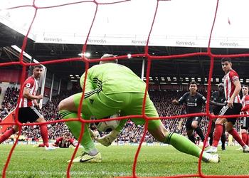 مدرب شيفيلد يعلق على خطأ حارس مرماه أمام ليفربول كان مخيبا للآمال