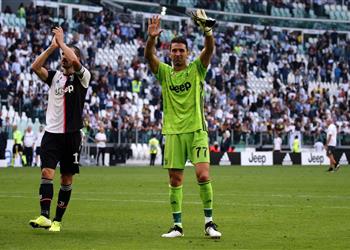 بوفون يحقق رقم ا قياسي ا ويكتب تاريخي ا جديد ا في الدوري الإيطالي