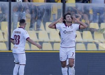 بسبب استفزازه لجماهير أريس في مباراة لاريسا عمرو وردة أعتذر عن رد فعلي تجاههم