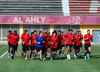 مران الأهلي تدريبات خفيفة لخماسي الفريق وتجهيز أجاي وعمار حمدي بدني ا