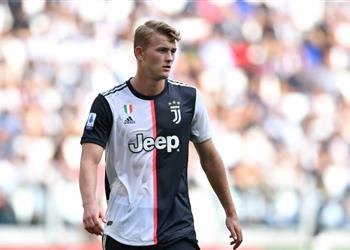 كالتشيو ميركاتو يفجر مفاجأة بشأن برشلونة ودي ليخت