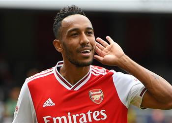 أوباميانج يضع حد ا للتكهنات بشأن مستقبله في آرسنال