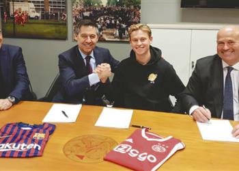 وكيله المدير الرياضي السابق لبرشلونة بكى عند توقيع دي يونج