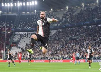 هيجواين يعود للتهديف في دوري الأبطال بعد غياب 19 شهر ا