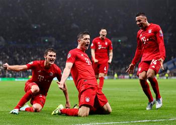 فيديو ليفاندوفسكي يتفوق على لاعبي الدوريات الخمس الكبرى بهدفه أمام توتنهام