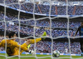 بسبب أخطاءه القاتلة جماهير ريال مدريد تهاجم كورتوا في مباراة كلوب بروج